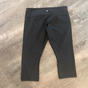 Never worn black cropped lululemon Wonder Unders